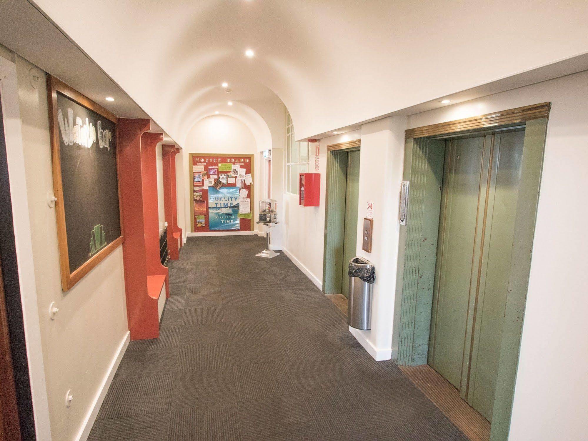 Hotel Waterloo & Backpackers Wellington Extérieur photo